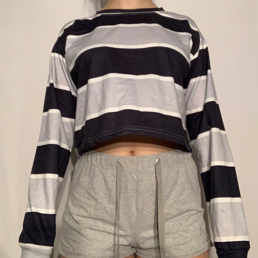 black and white striped long sleeve crop top.